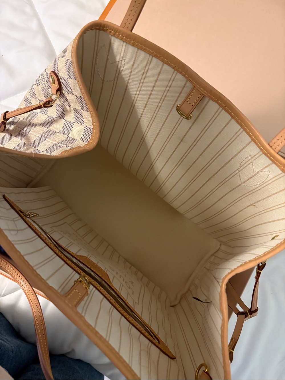 Louis Vuitton Neverfull MM in Damier Azur - Picture 10 of 16